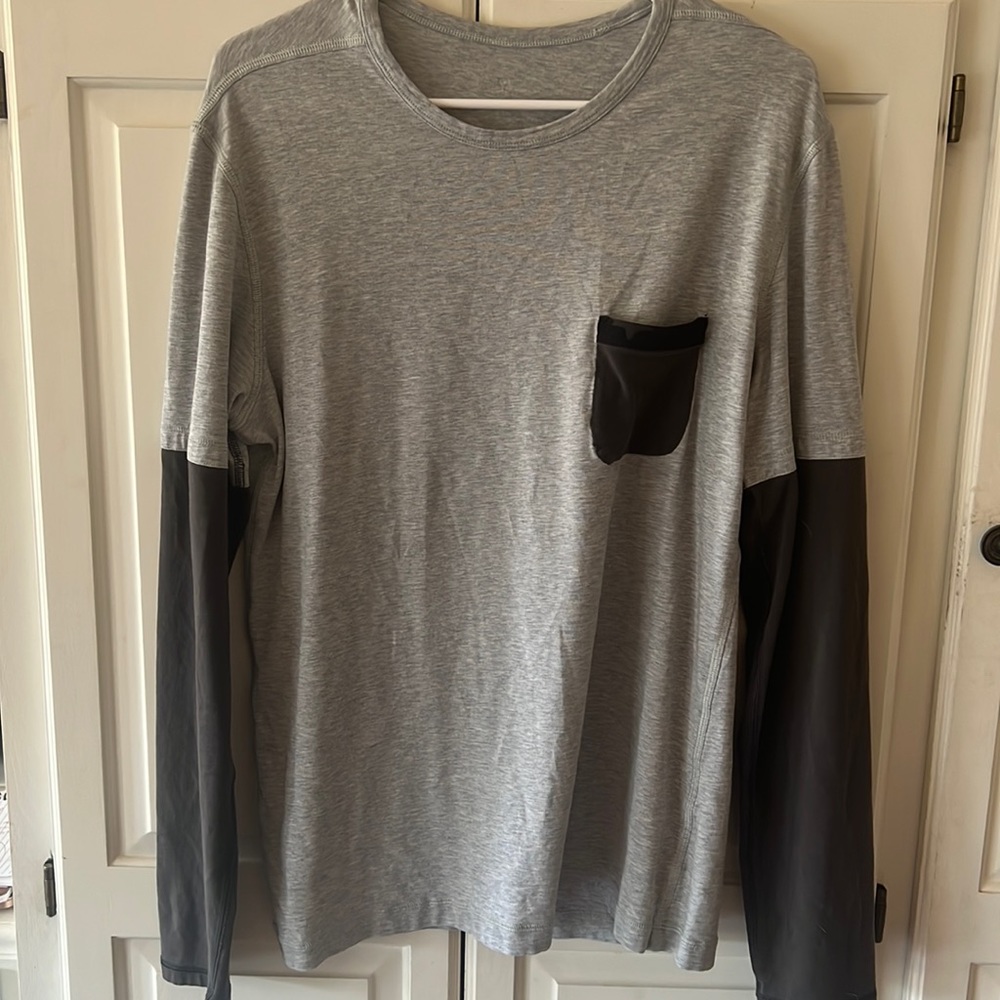 Lululemon long sleeve T lt gray and dark gray sleeves